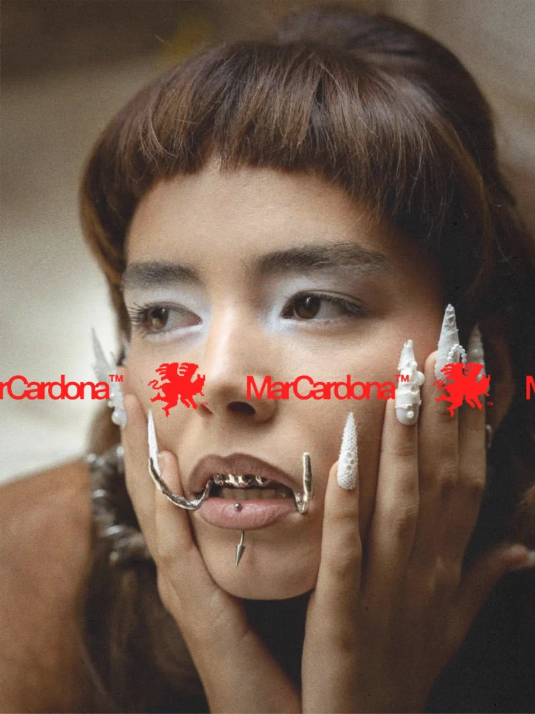 Diseño de marca e identidad visual para la fotógrafa Mar Cardona en Valencia